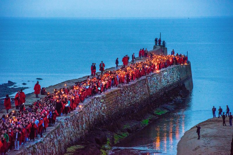 the-gaudie-torchlit-procession-university-of-st-andrews_761627_-print.jpg