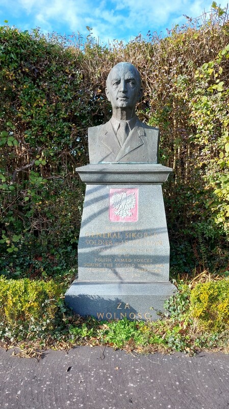 General_Wladyslaw_Sikorski_Bust.jpg