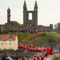 the-gaudie-torchlit-procession-university-of-st-andrews_761653_-print.jpg